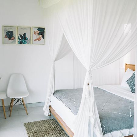 Three Palms Surf & Stay Medewi Airsatang ภายนอก รูปภาพ