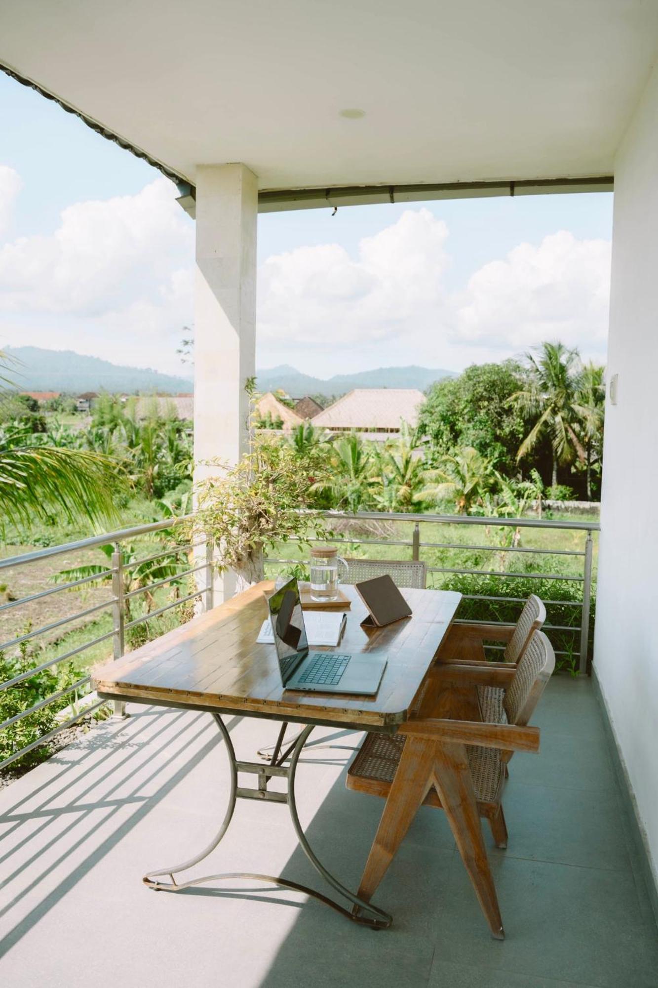 Three Palms Surf & Stay Medewi Airsatang ภายนอก รูปภาพ